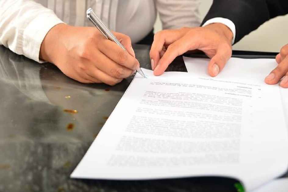 چرا ترجمه دقیق و رسمی مدارک این ‌قدر مهم است؟