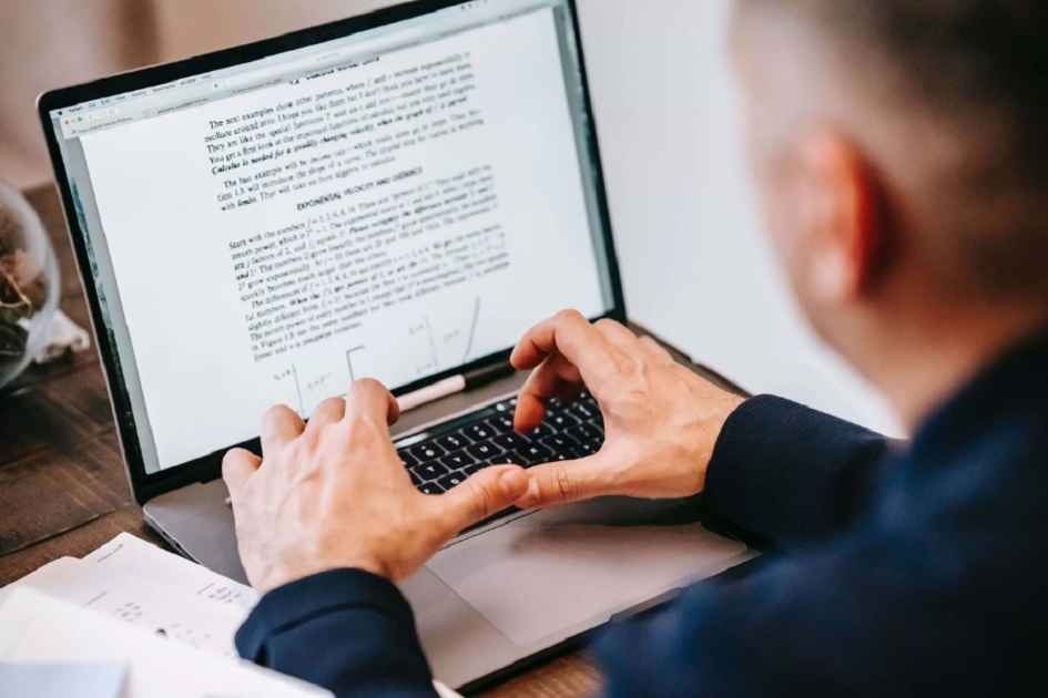 ترجمه تخصصی یا گوگل ترنسلیت؟ کدام را انتخاب کنیم؟